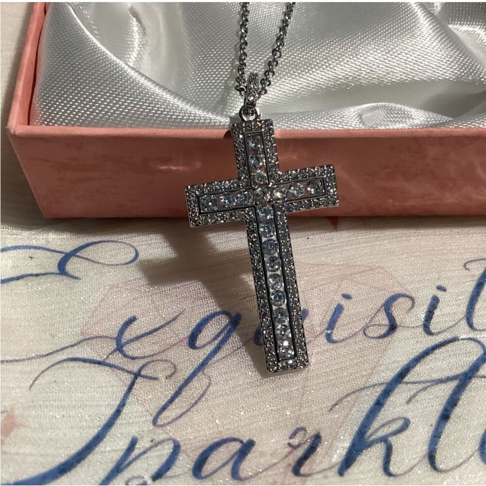 ✝️ Beautiful Sparkling Zircon Cross Pendant Necklace - Picture 13 of 16